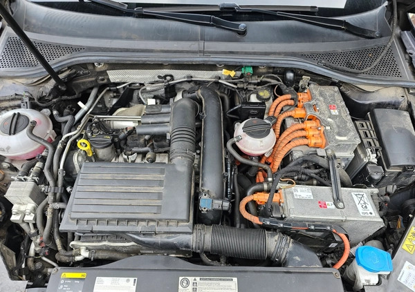 Volkswagen Passat cena 68600 przebieg: 246000, rok produkcji 2015 z Gliwice małe 466